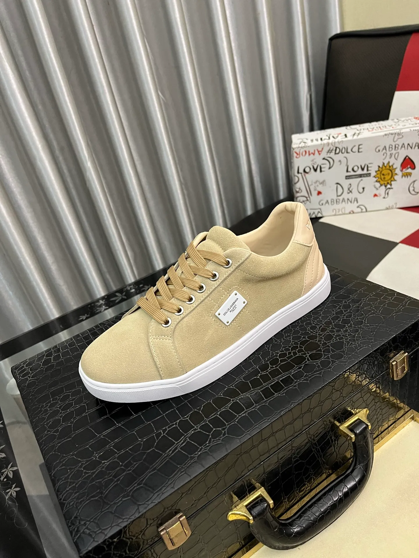 Men's shoes 💰400⌚️⌚️New DG Dolce & Gabbana high-end couple's sports and casual shoes, imported cowhide, multiple material splicing design➕Imported cowhide lining, cowhide foot pads➕Original TPR elastic outsole. Size: 38-46